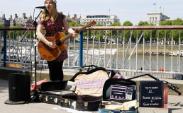 Уличные музыканты Лондона будут принимать банковские карты