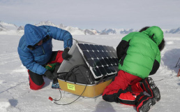 Отец и сын добрались до Южного полюса с помощью возобновляемых источников энергии