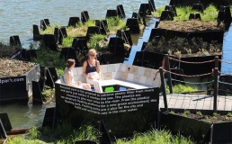 В Роттердаме появился плавающий парк из переработанного пластика