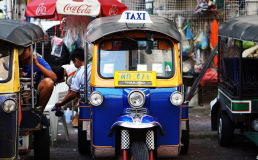 В Таиланде усилили контроль за таксистами и туристическими гидами