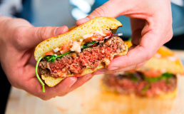 В Лас-Вегасе показали улучшенную версию бургера из искусственного мяса