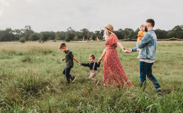 Названы самые выгодные направления для семейных путешествий