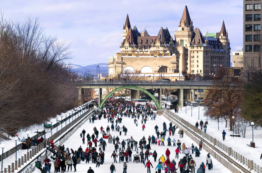 10 самых красивых в мире ледовых катков (5)