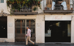 Туристов на Майорке начали штрафовать за поддержку уличной торговли