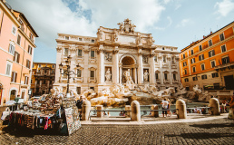 Полиция Рима ограничила доступ к фонтану Треви