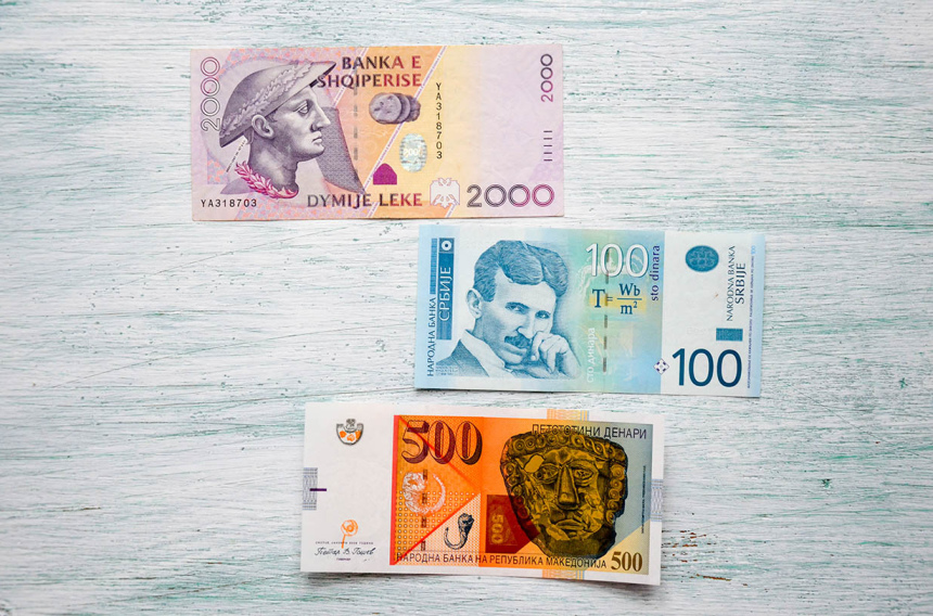 Сокровища путешественников: коллекция банкнот и монет из разных стран мира (6)