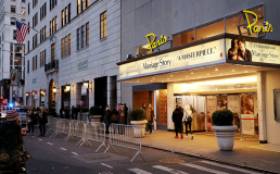 Netflix будет показывать свои фильмы в знаменитом нью-йоркском кинотеатре