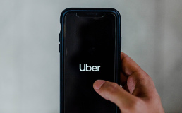 В приложении Uber появились переводчик и более понятные уведомления о поездке