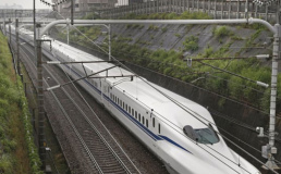 В Японии запустили сверхскоростной поезд, который может ехать без электричества