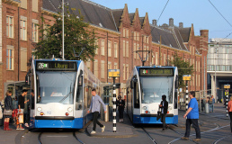 Общественный транспорт Амстердама не будет принимать наличные